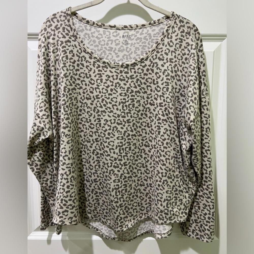 NWOT ana petite large animal print top.